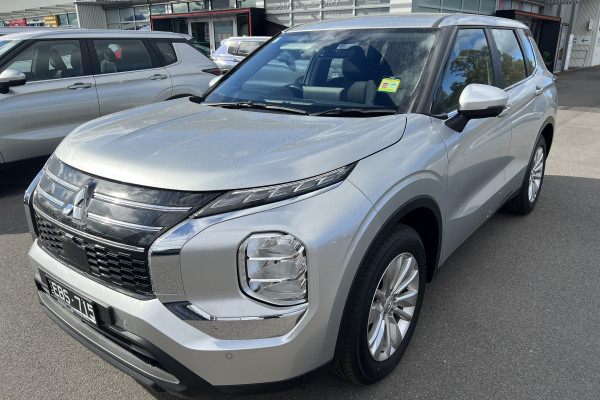 2025 Mitsubishi Outlander ZM ES SUV