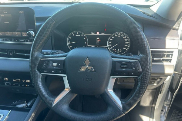 2022 MY23 Mitsubishi Outlander ZM ES SUV Image 16