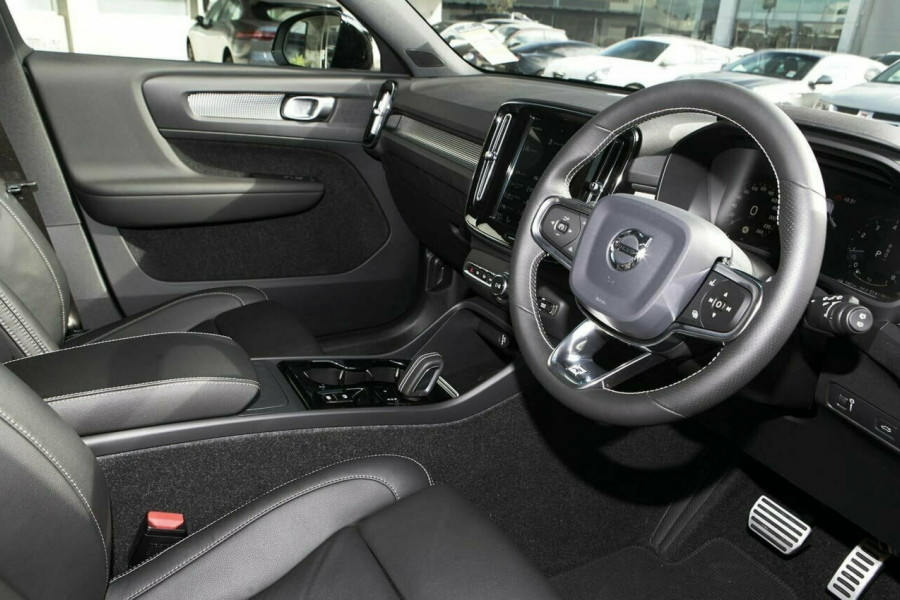2019 Volvo XC40 T5 R-Design Suv Image 6