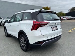 2025 Mahindra XUV700  AX7L SUV