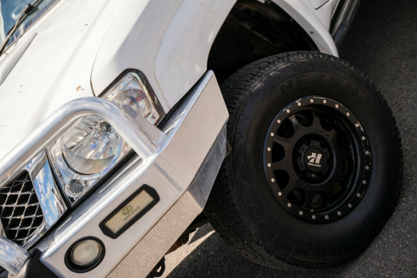 2015 Nissan Patrol GU 9 ST SUV Image 6