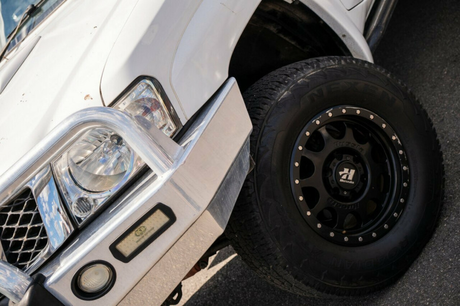 2015 Nissan Patrol GU 9 ST SUV Image 6
