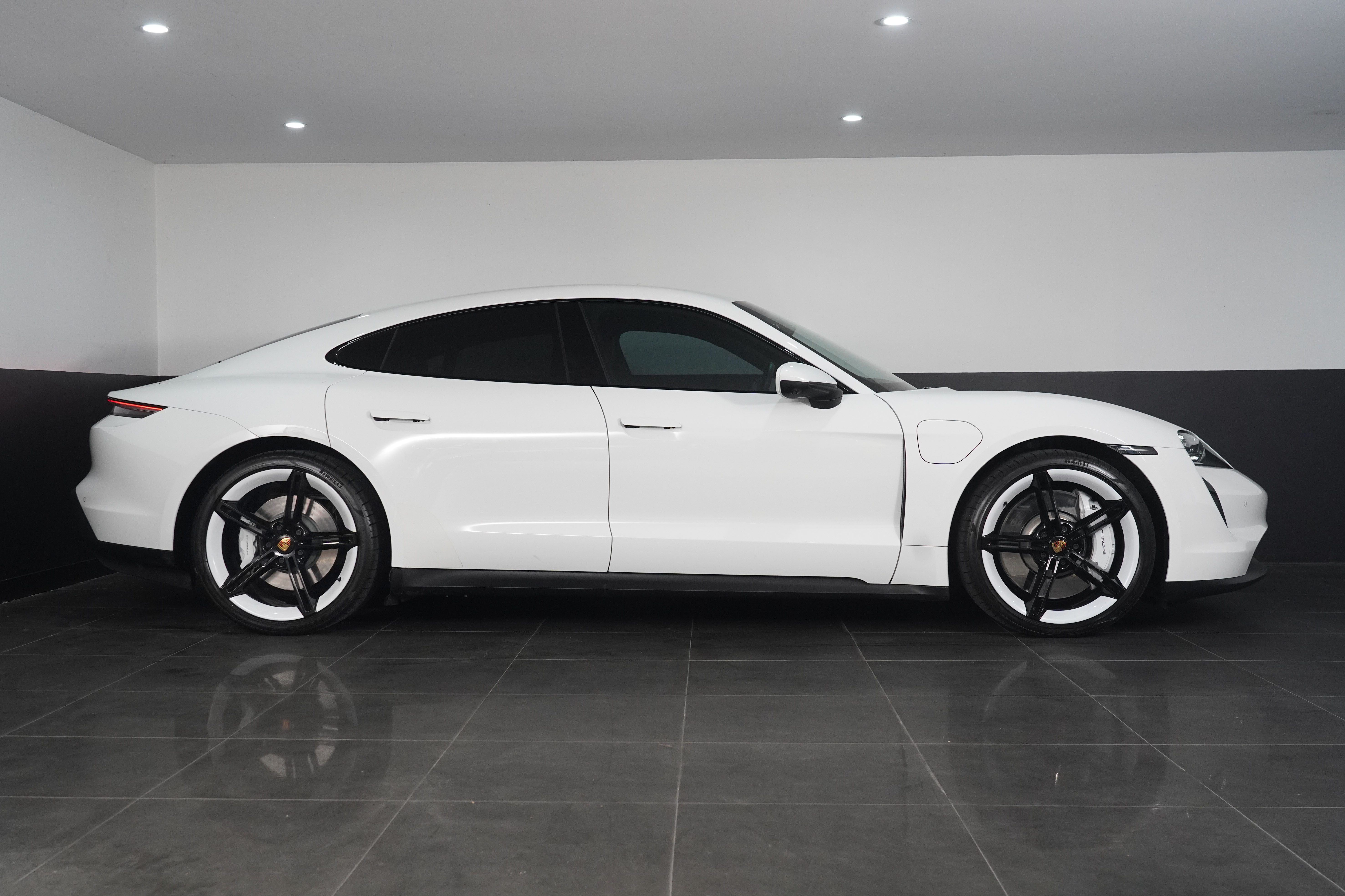 2021 Porsche Taycan 4S Coupe Image 15