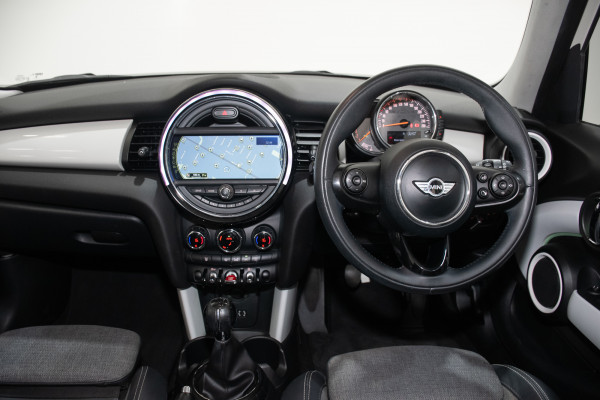 2015 MINI Cooper S Hatch image 20