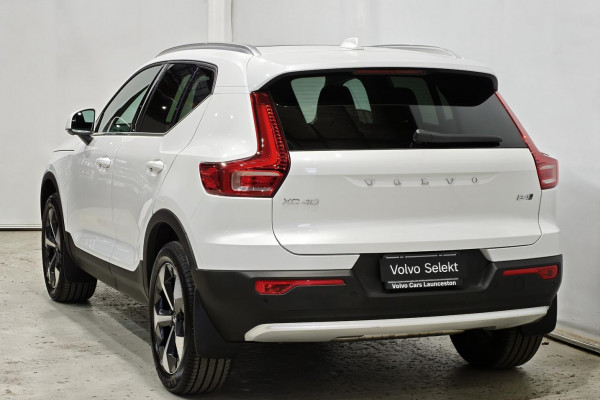 2025 MY26 Volvo XC40 XZ Ultra B4 Bright SUV Image 3