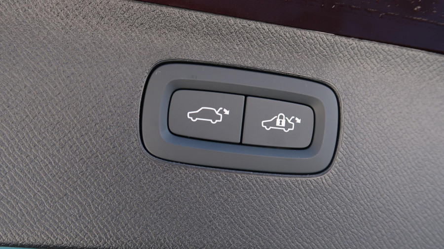 2025 MY26 Volvo XC90 L Series Plus T8 Plug-in Hybrid Dark SUV Image 29