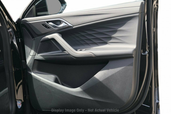 2024 MY24.5 MG HS AS33 Essence SUV Image 5