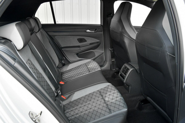 2024 Volkswagen Golf 8 110TSI R-Line Hatch Image 5