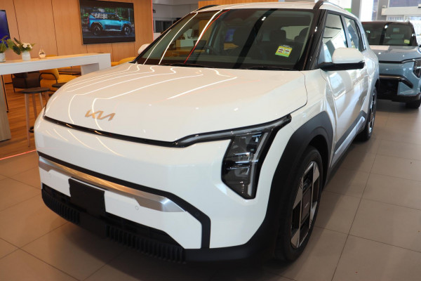 2026 MY27 Kia EV3 SV Earth SUV Image 11