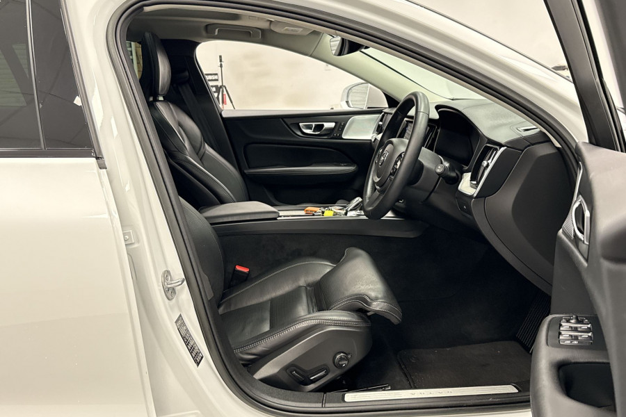 2023 Volvo V60 Cross Country Z Series Ultimate B5 Bright SUV Image 20