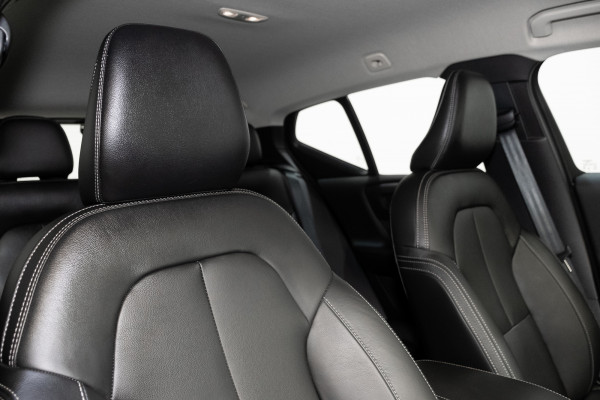 2024 Volvo XC40 XZ Ultimate B4 Dark SUV Image 4