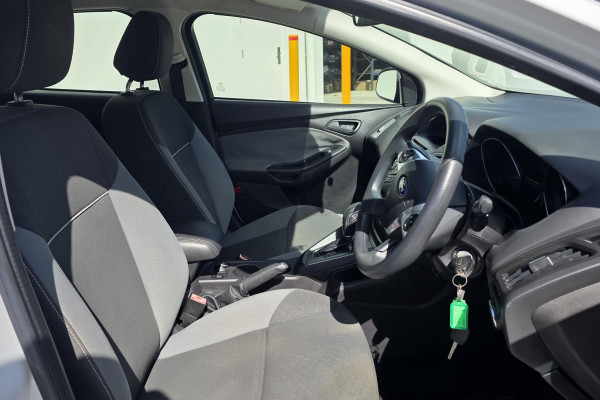 2015 MY14 Ford Focus LW MkII Ambiente Hatch Image 28
