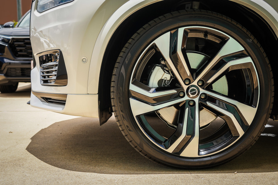 2024 MY25 Volvo XC90 L Series Ultra T8 Plug-In Hybrid SUV Image 7