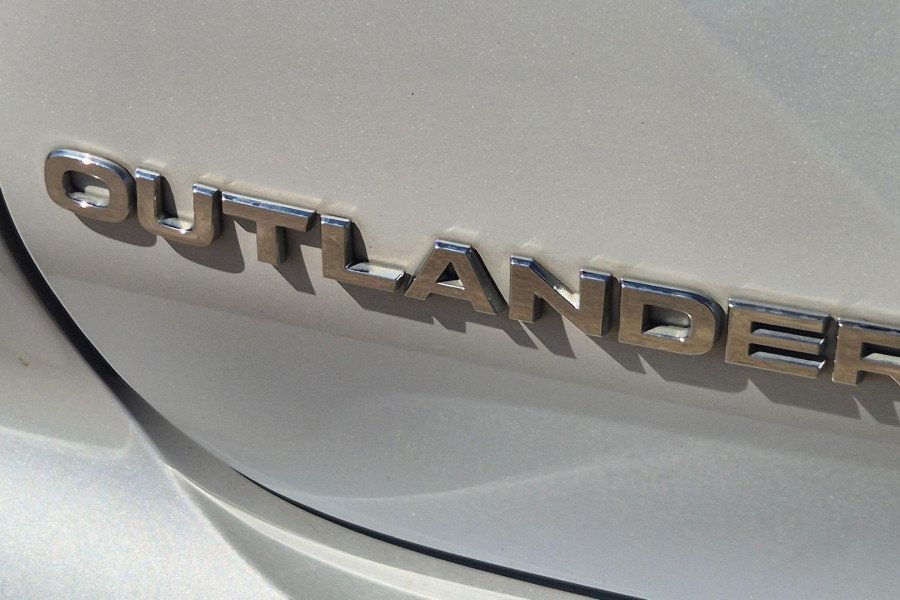 2021 MY22 Mitsubishi Outlander ZM ES SUV Image 10