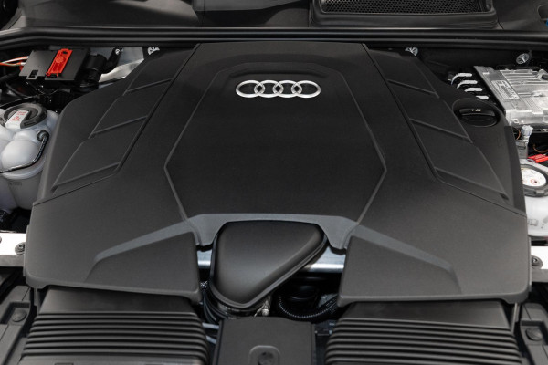 2026 Audi Q8 F1 TFSI e 360kW S line SUV image 26