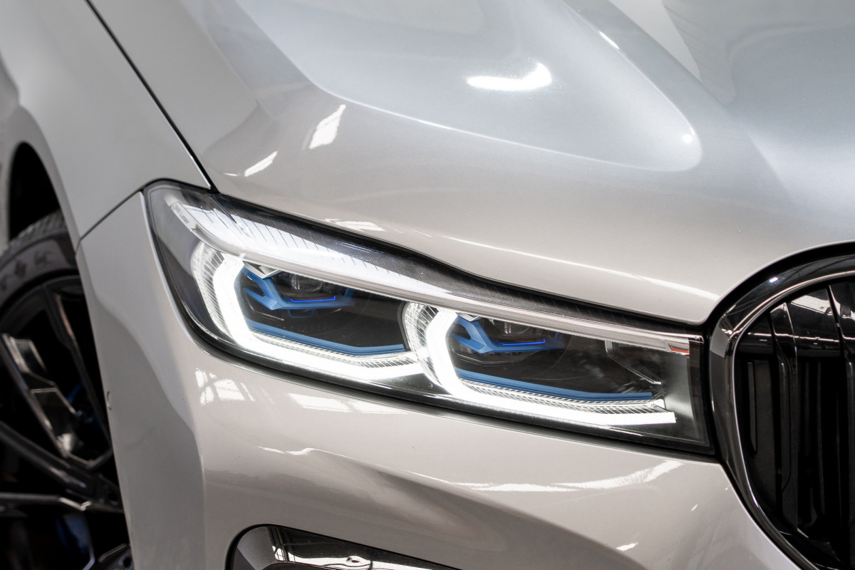 2020 BMW 7 30d M Sport Sedan Image 2