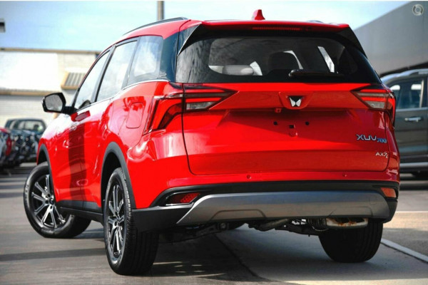 2025 Mahindra XUV700  AX7L SUV Image 5