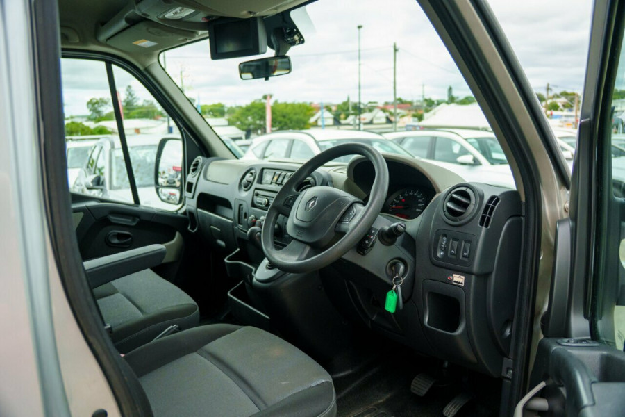 2017 Renault Master X62 Mid Roof LWB AMT Bus Image 16