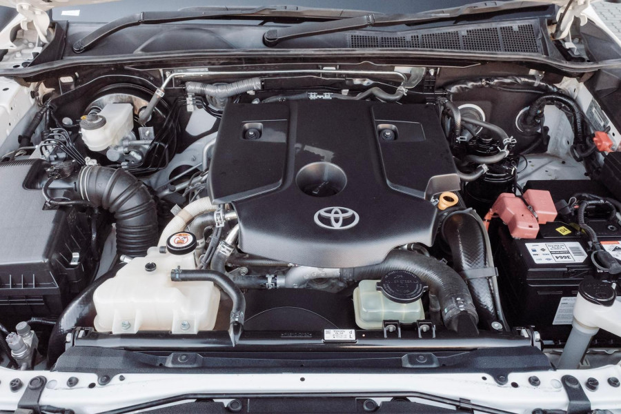 2019 Toyota HiLux GUN126R SR Cab Chassis Image 3