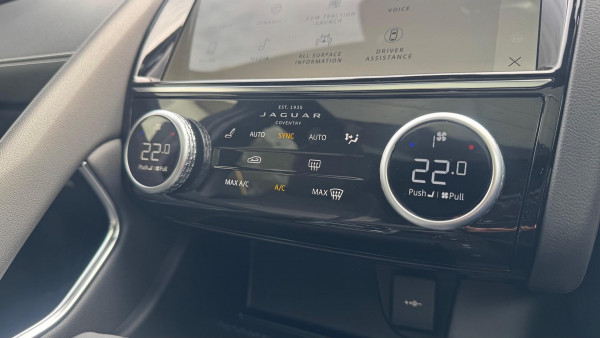2024 MY24.75 Jaguar E-PACE X540 R-Dynamic SE SUV image 18