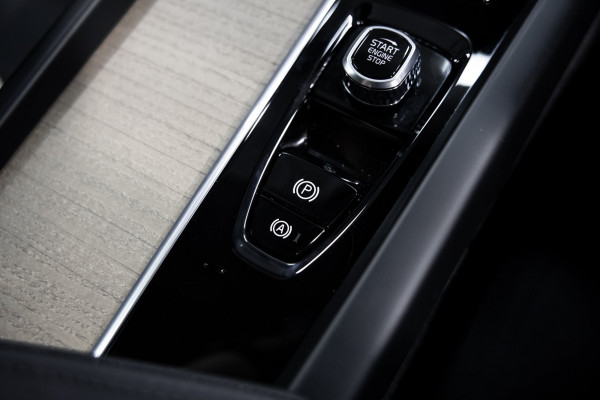 2026 Volvo XC60 UZ B5 Ultra Dark 2.0P, Mild Hybrid SUV Image 13