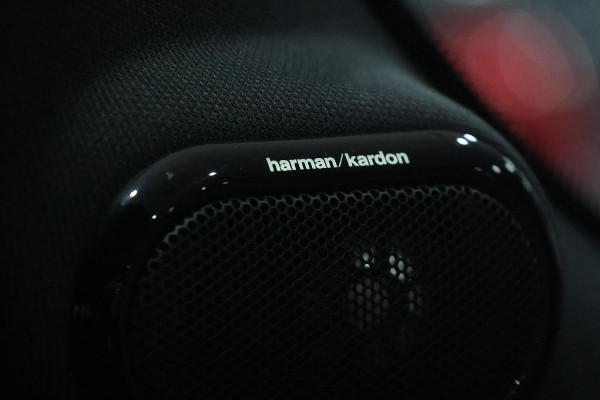 2015 MINI Cooper F55 Cooper S Hatch image 19