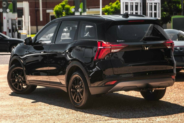 2024 Mahindra XUV700  AX7L SUV