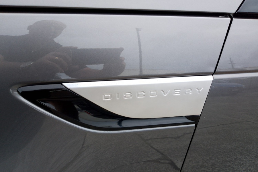 2017 Land Rover Discovery Series 5 HSE SUV Image 11