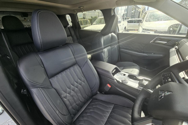 2025 Mitsubishi Outlander ZM Exceed SUV Image 15