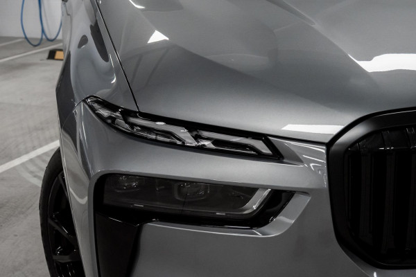 2025 BMW X7 G07 LCI xDrive40i M Sport SUV image 21