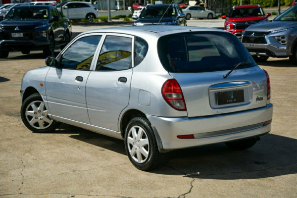 2004 Daihatsu Sirion M100RS Hatch Image 2