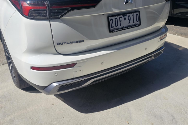 2025 Mitsubishi Outlander ZM LS SUV Image 8