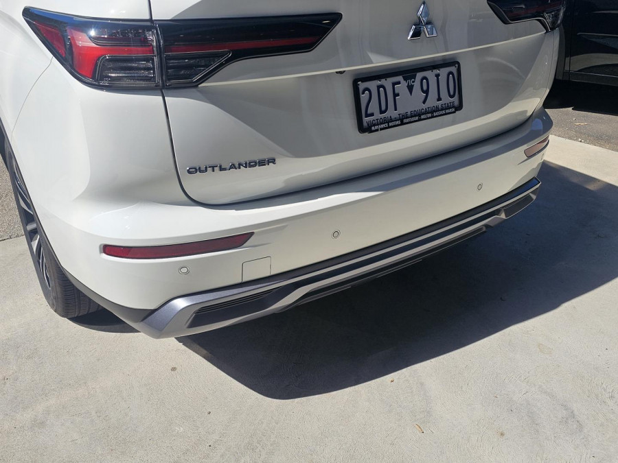 2025 Mitsubishi Outlander ZM LS SUV Image 8