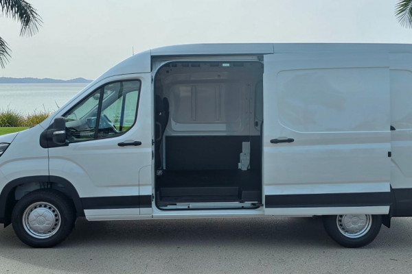 2025 LDV Deliver 9  Mid Roof LWB Van Image 8