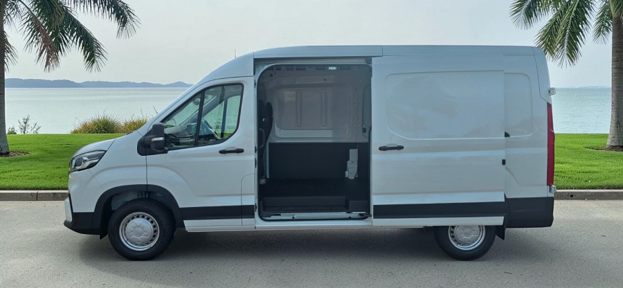 2025 LDV Deliver 9  Mid Roof LWB Van Image 8