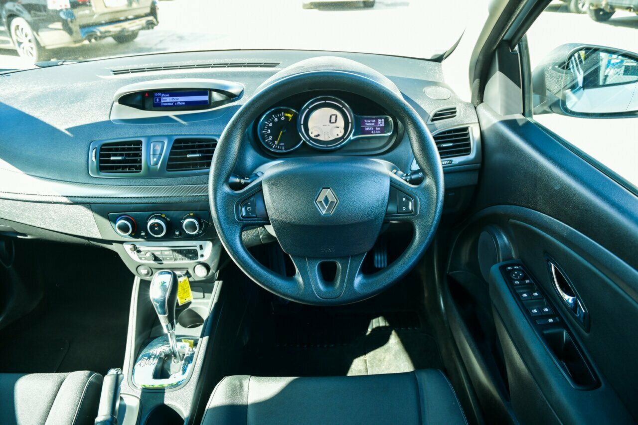 2013 Renault Megane III B95 MY13 Expression Hatch Image 10