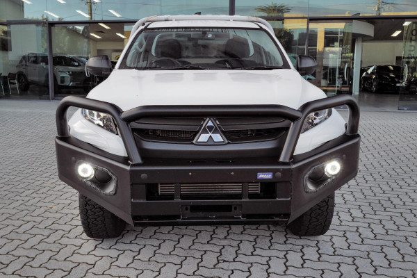 2022 MY22.5 Mitsubishi Triton MR GLX Cab Chassis Image 2