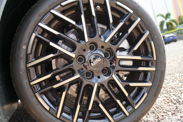 2024 MINI Cooper F65 C Favoured SUV