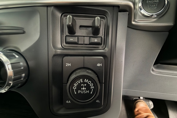 2024 Ford F-150  Lariat Dual Cab Image 27
