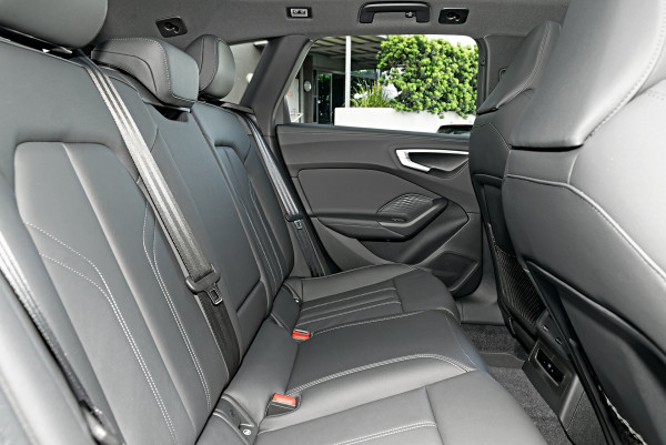 2026 Audi A5 e-hybrid S-Line 270Kw | Quattro Wagon image 9