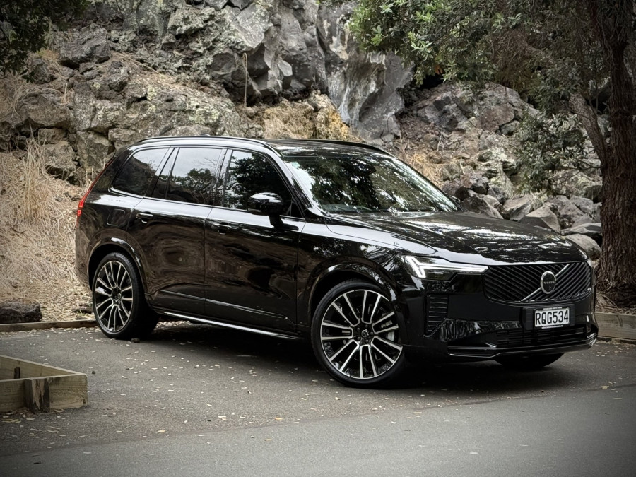 2026 Volvo XC90 L Series Ultra T8 Plug-in Hybrid Dark SUV Image 1