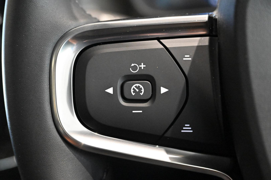 2024 MY25 Volvo XC40 XZ Ultra B4 Bright SUV Image 15