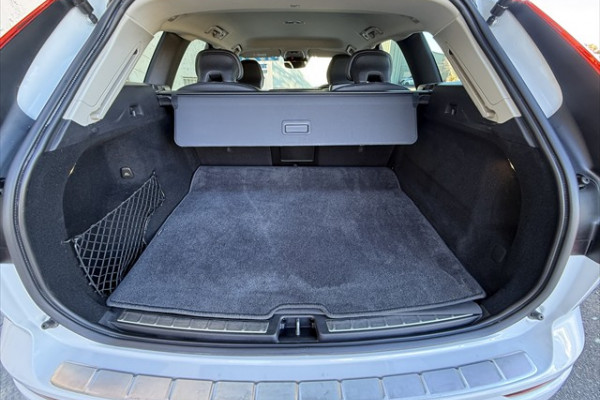 2020 MY21 Volvo XC60 UZ D4 Momentum SUV Image 14