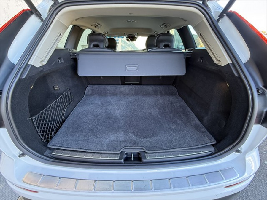 2020 MY21 Volvo XC60 UZ D4 Momentum SUV Image 14