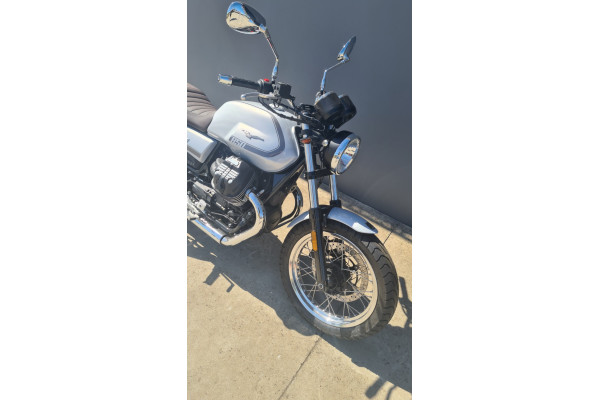 2021 Moto Guzzi V9  Special 850 Motorcycle Image 4