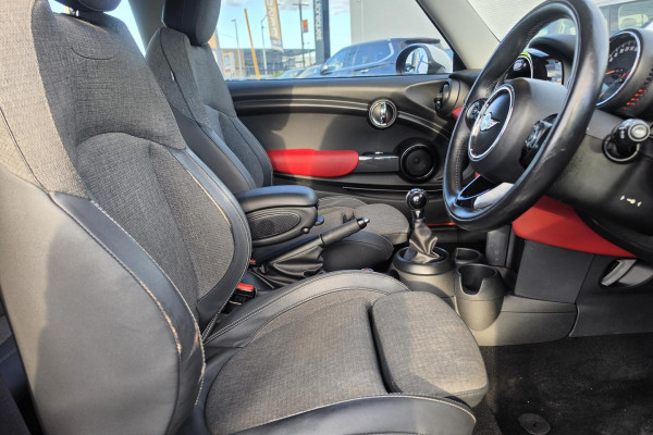 2015 MINI Cooper F56 Hatch Image 17