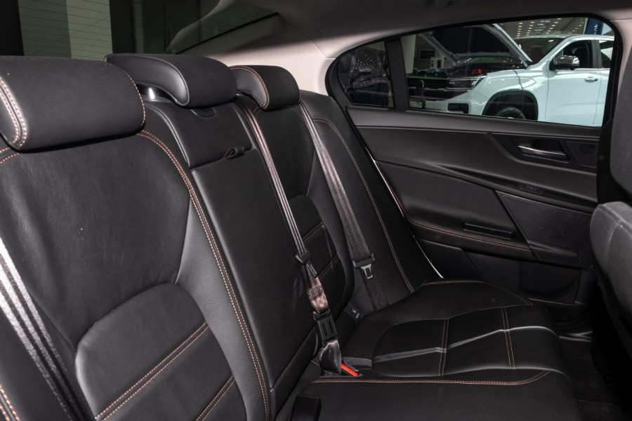 2015 MY16 Jaguar XE X760 Prestige Saloon Image 9