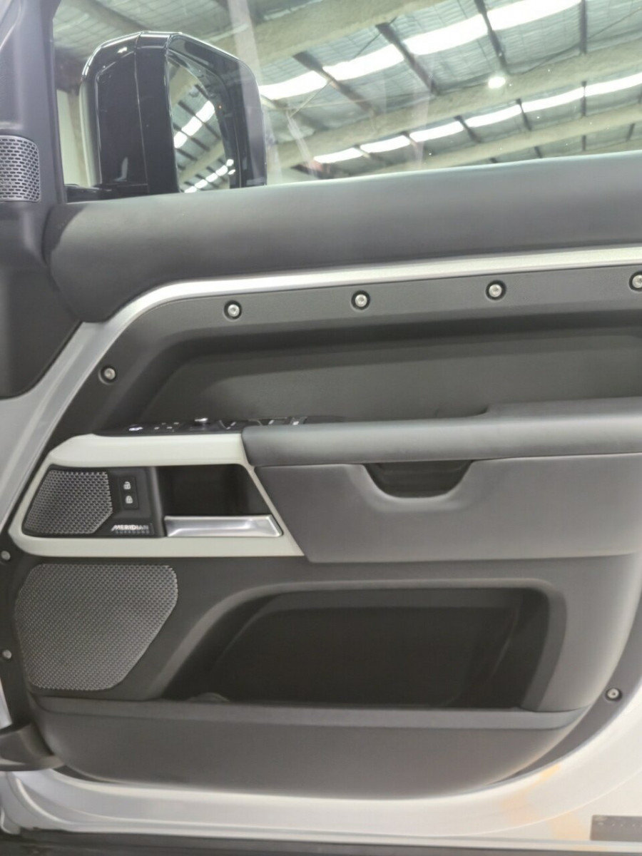 2020 Land Rover Defender L663 HSE SUV Image 22