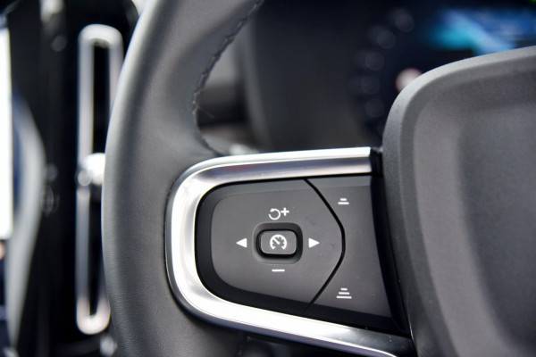 2025 Volvo XC40 XZ Ultra B4 Bright SUV Image 15