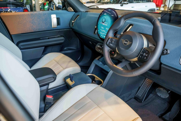 2026 MINI Countryman U25 SE Favoured SUV image 5